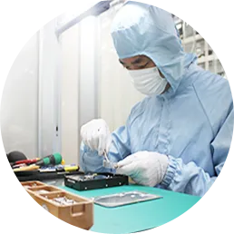 ヘッドや基板等、故障部品の交換を行います